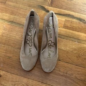 Sam Edelman nude suede heels